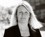 Billede af borgmester Birgit S. Hansen uden for Frederikhsavn Rådhus, sort/hvid